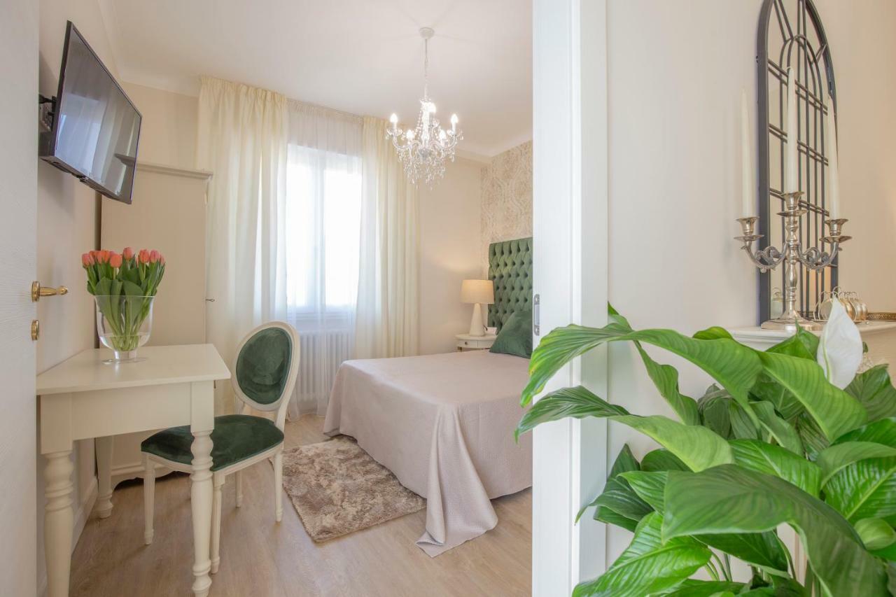 Crys: Apartments, Holiday, Business, Verde Верона Екстериор снимка