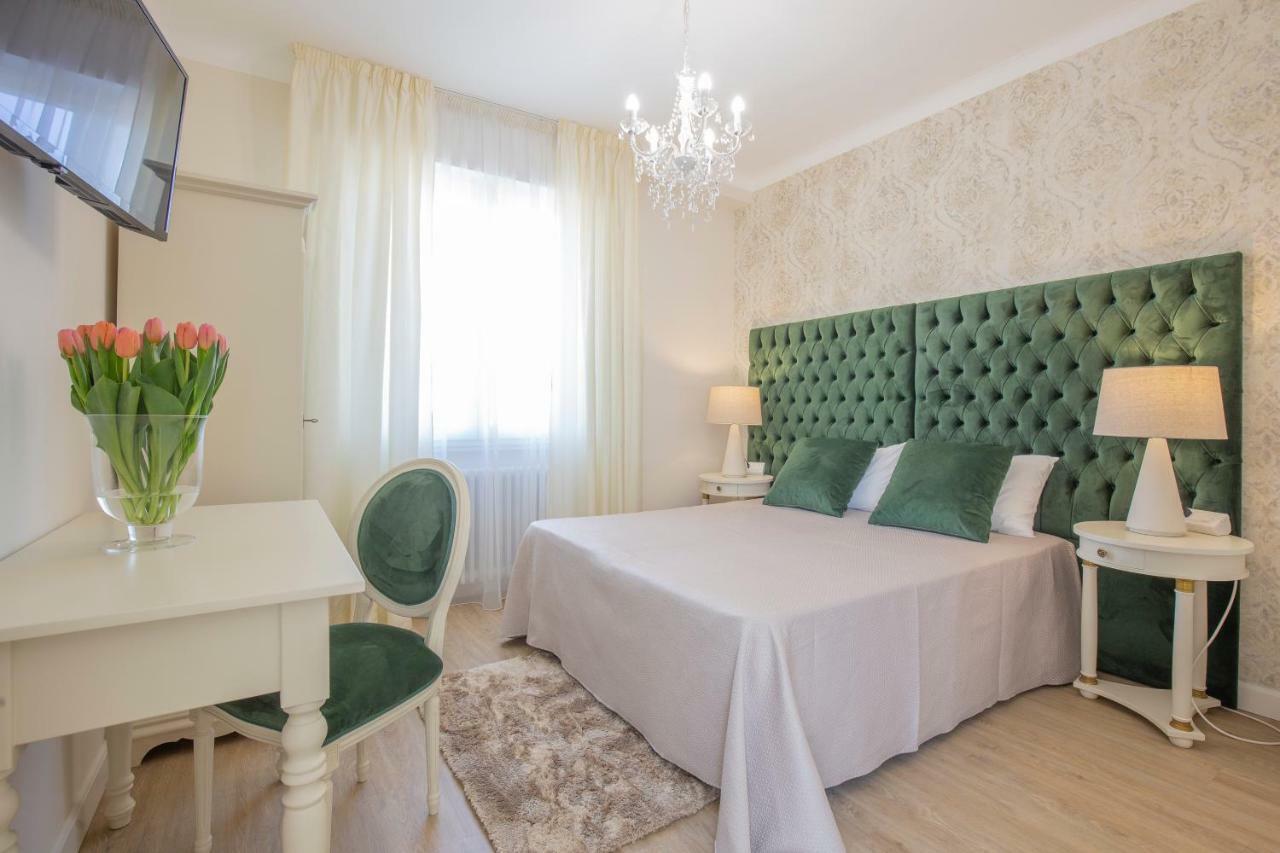 Crys: Apartments, Holiday, Business, Verde Верона Екстериор снимка