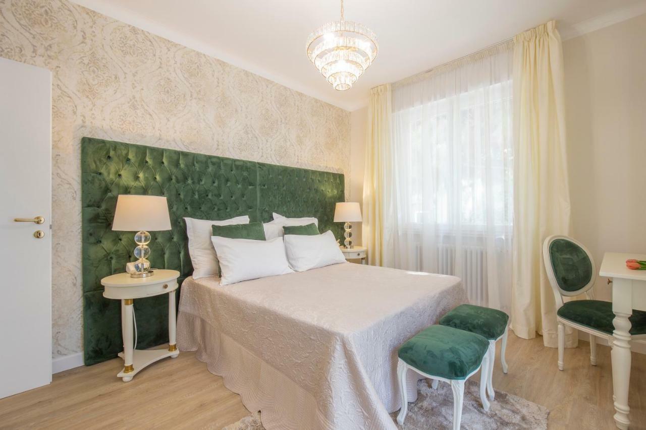 Crys: Apartments, Holiday, Business, Verde Верона Екстериор снимка